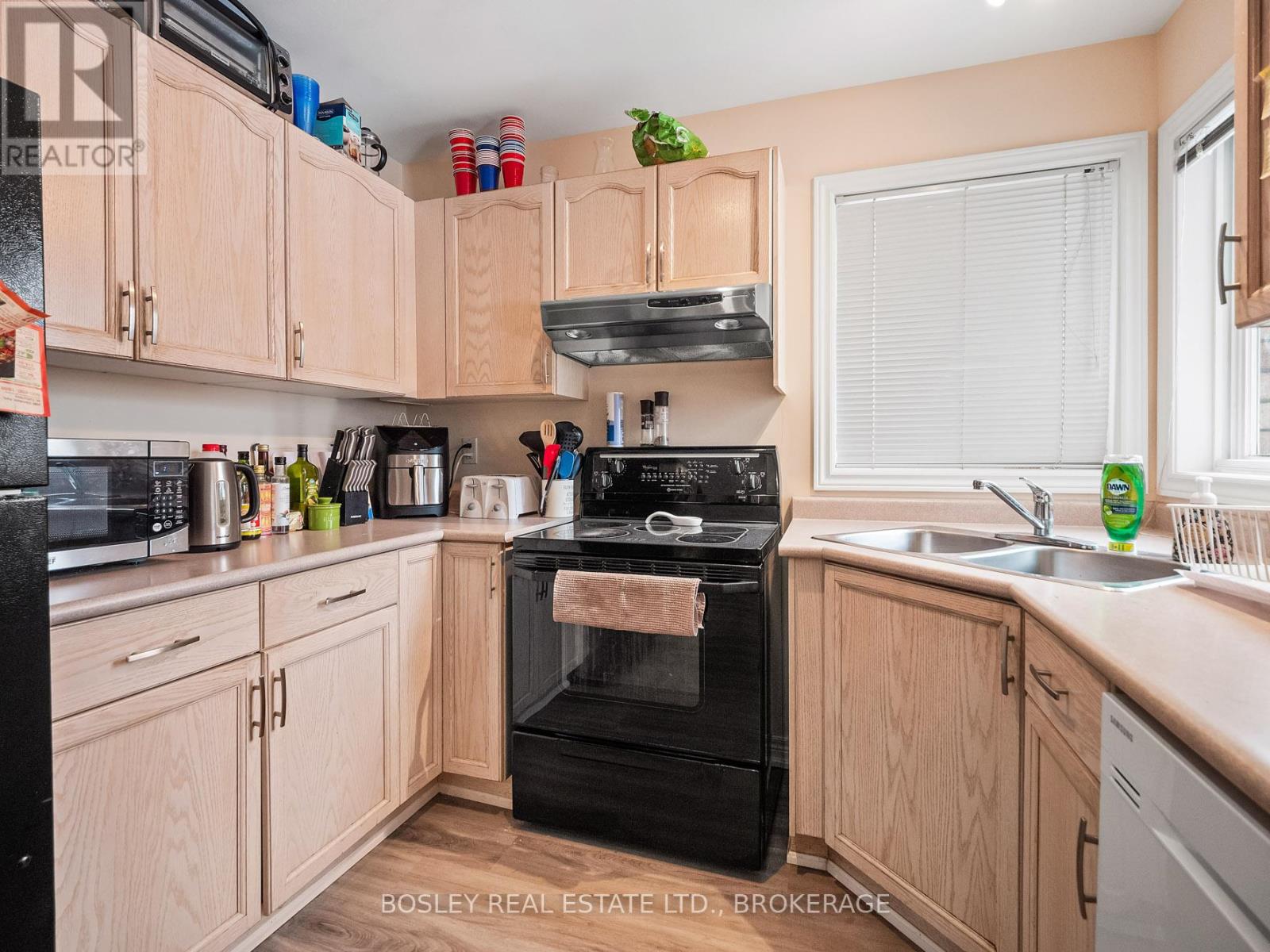 4 Gonzalez Court, Thorold, Ontario  L2V 5C1 - Photo 8 - X12084225