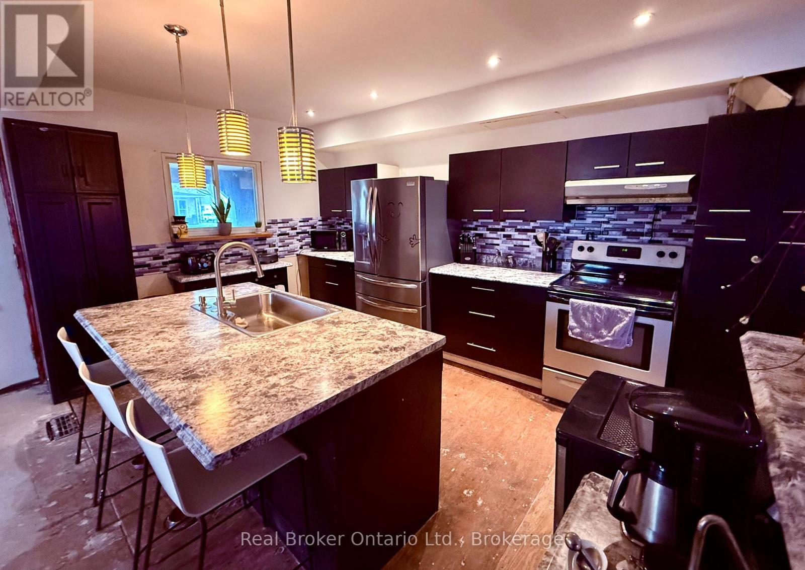 33 Cozy Street, Welland, Ontario  L3B 4G7 - Photo 8 - X12084326