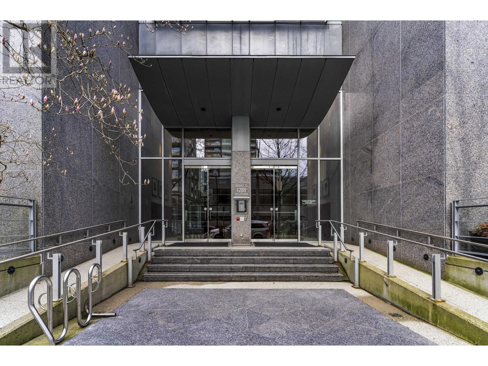 Property at 1503 1288 W GEORGIA STREET image 4