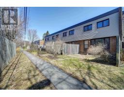 112 Forestside Crescent
