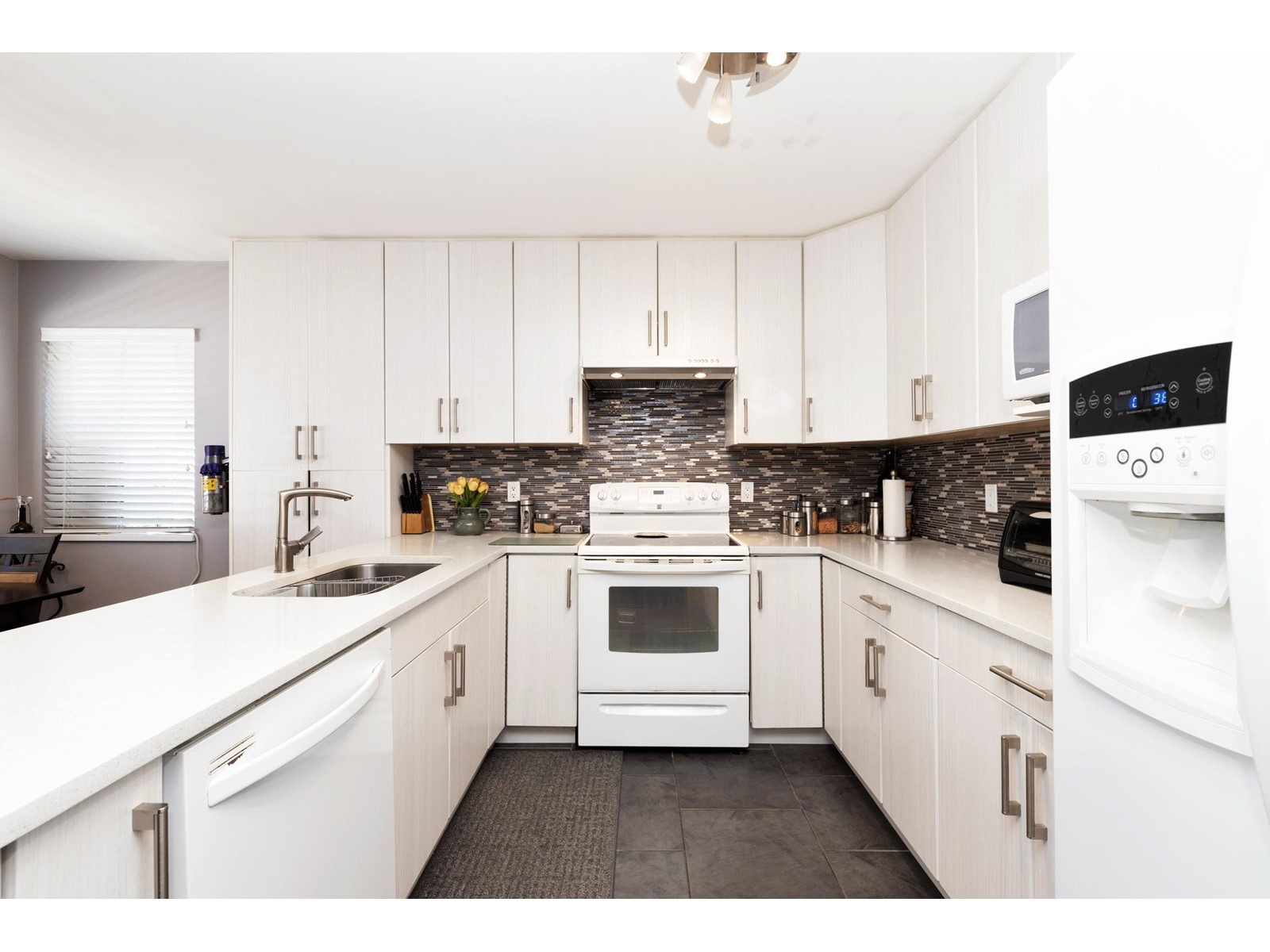 15327 111 Avenue, Surrey, British Columbia  V3R 9H7 - Photo 10 - R2990305