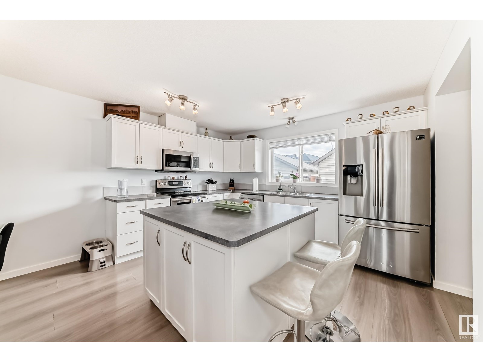 Property at 3120 ARTHURS CR SW image 4