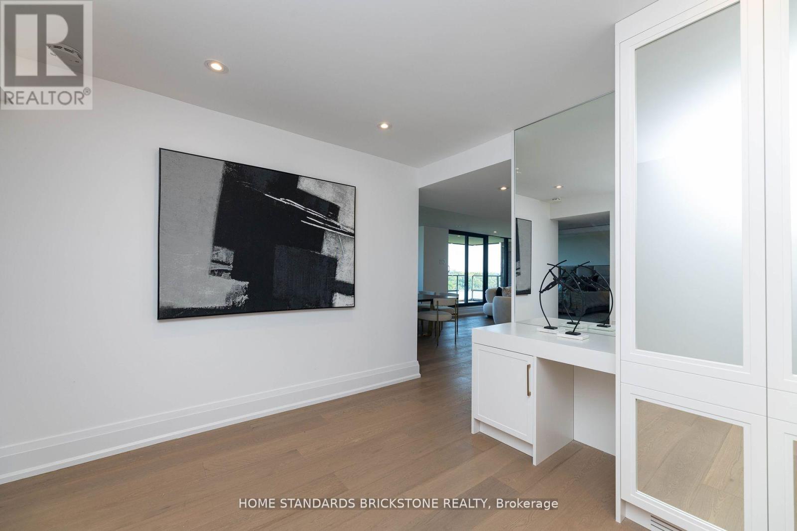 Property at 9D - 66 COLLIER STREET image 4