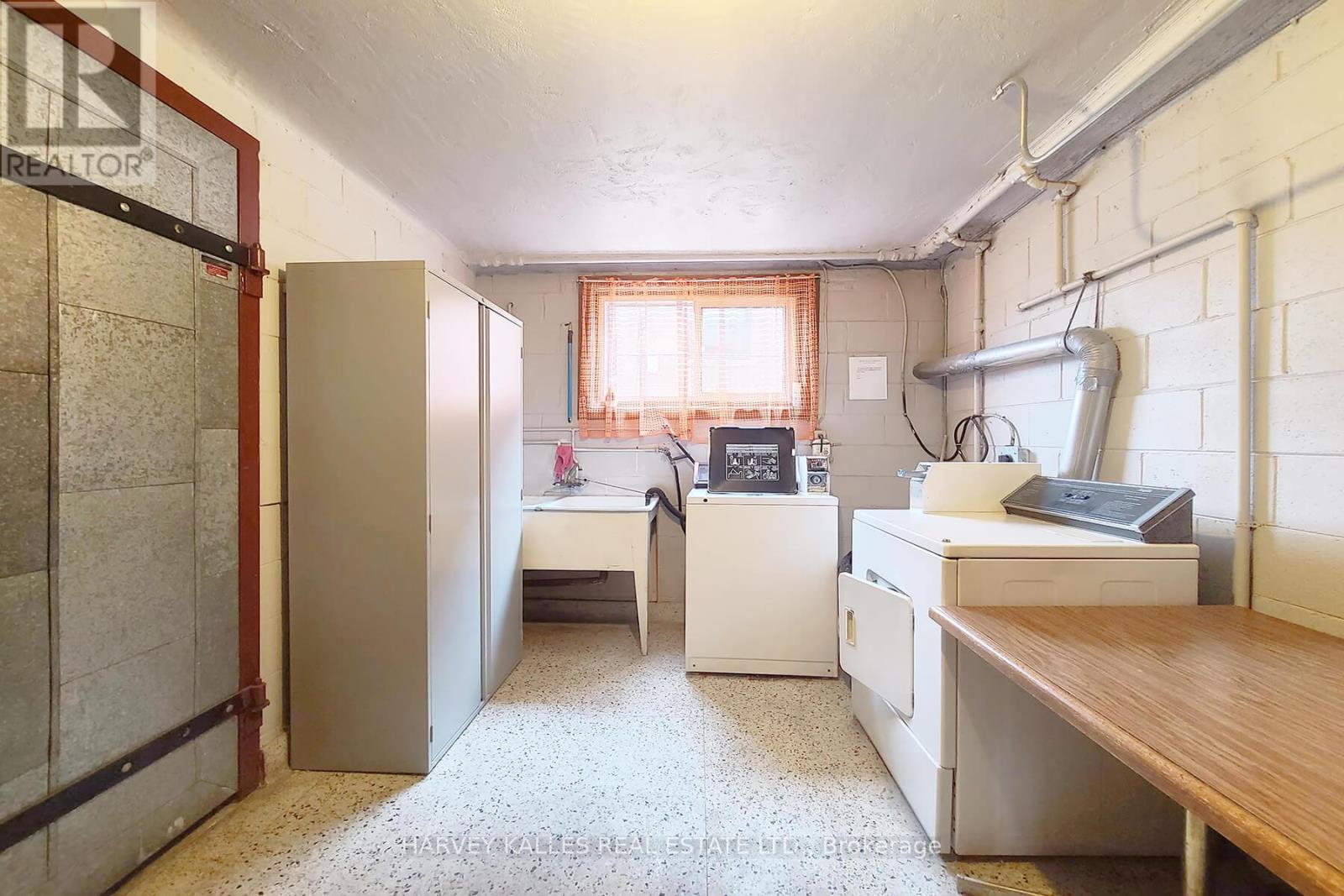 H - 412 Horner Avenue, Toronto, Ontario  M8W 2A4 - Photo 11 - W12084263