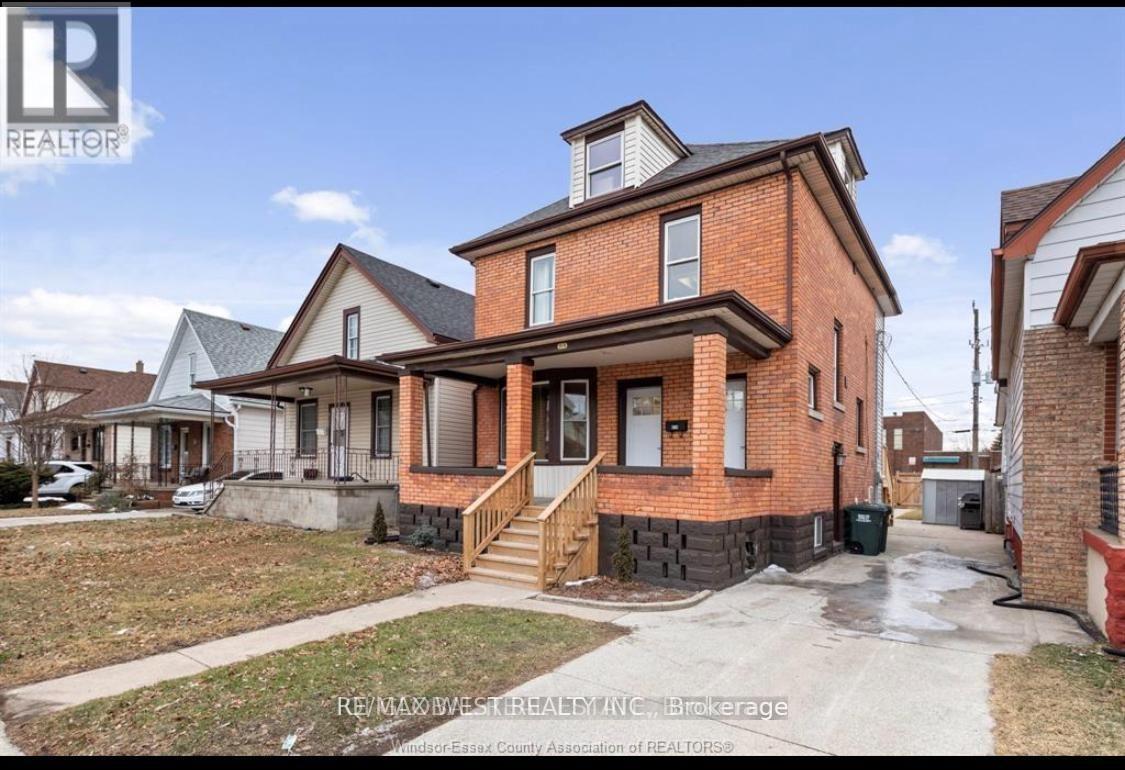 Property at 919 PIERRE AVENUE image 1