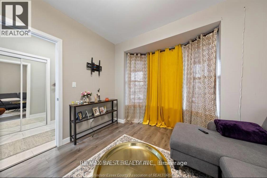 Property at 919 PIERRE AVENUE image 4