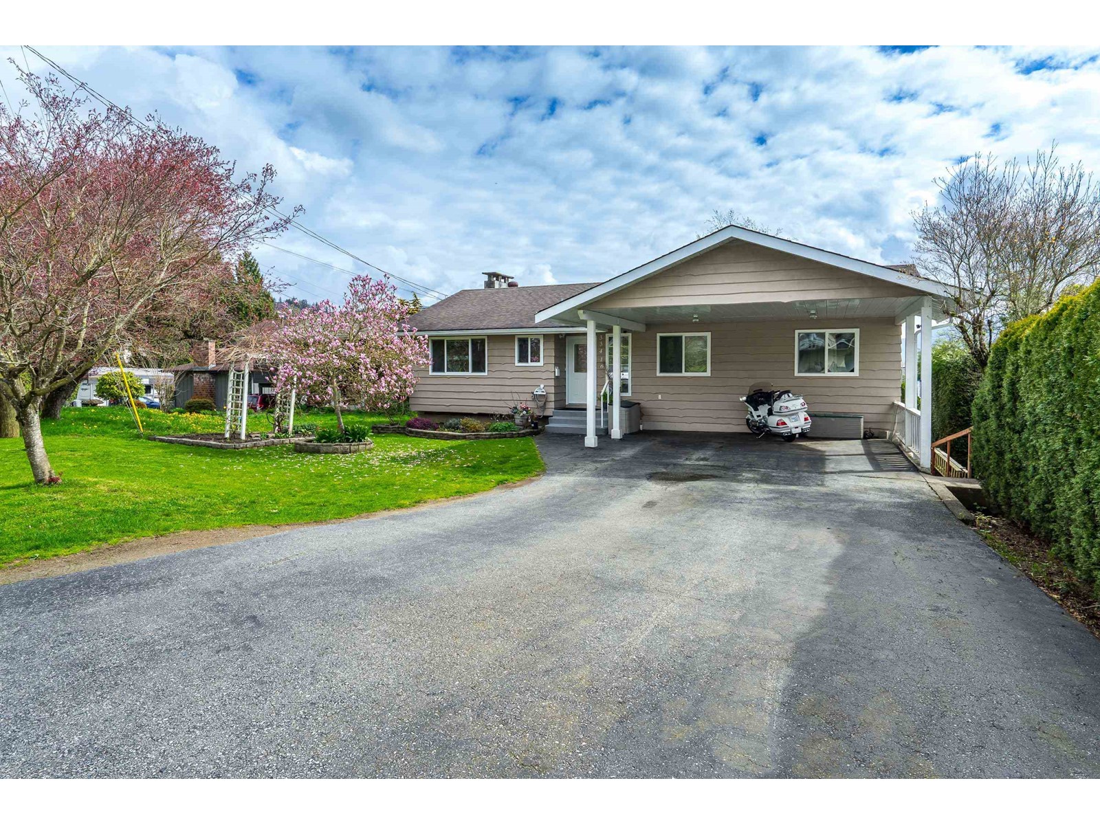 Property at 33416 HEATHER AVENUE image 5