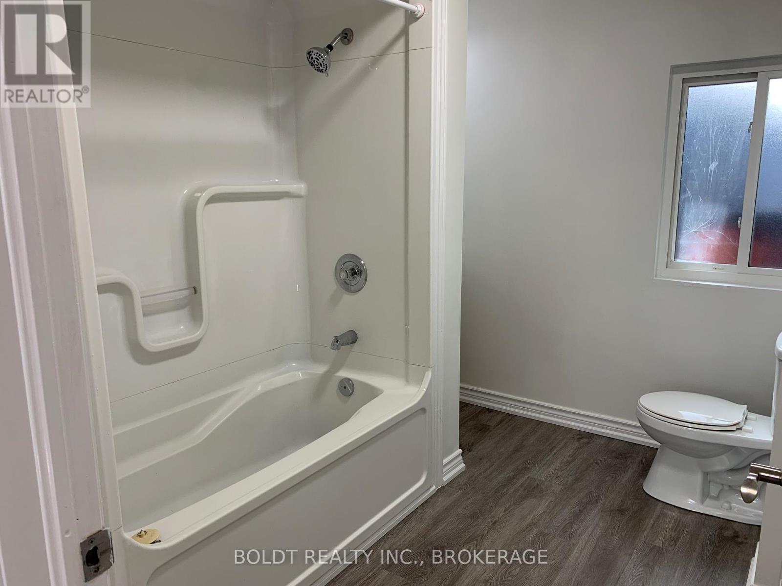 114 Lake Street, St. Catharines, Ontario  L2R 5X8 - Photo 15 - X12084432