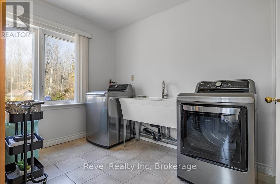 1517 Tiny Beaches Road N, Tiny, Ontario  L9M 0J2 - Photo 17 - S12084361