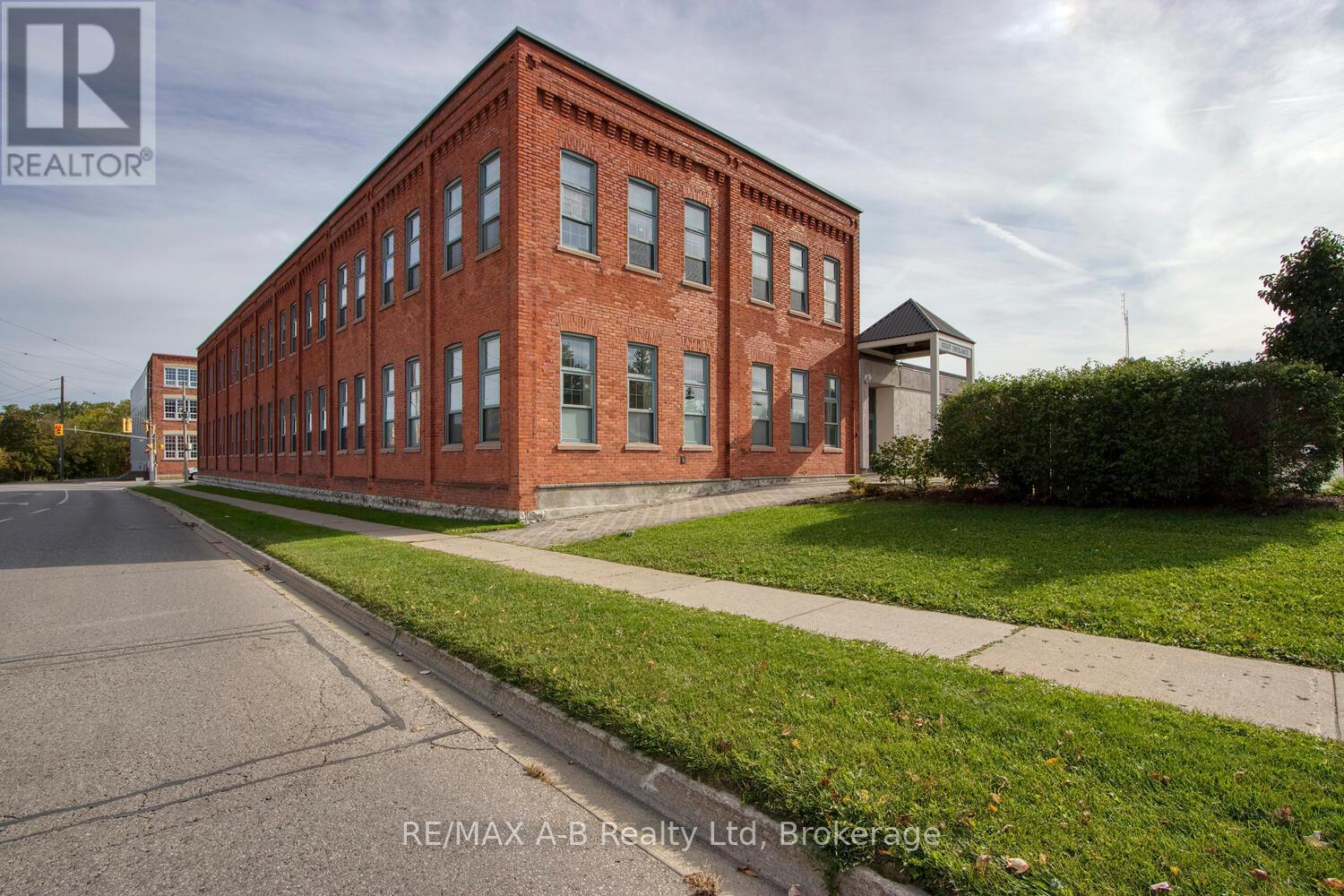 114 - 342 Erie Street, Stratford, Ontario  N5A 2N4 - Photo 3 - X12084423