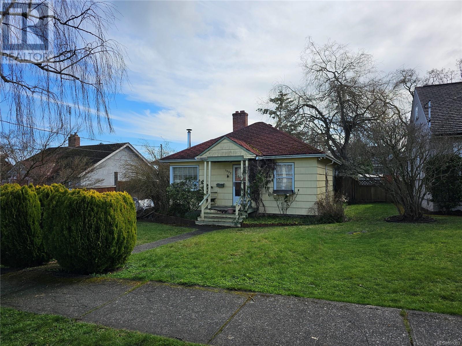 Property at 1533 Oakland Ave image 5