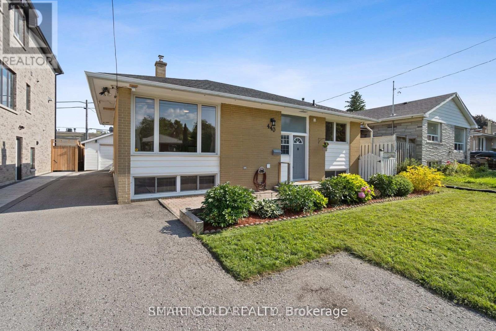 Property at 440 FERNLEIGH CIRCLE S image 1