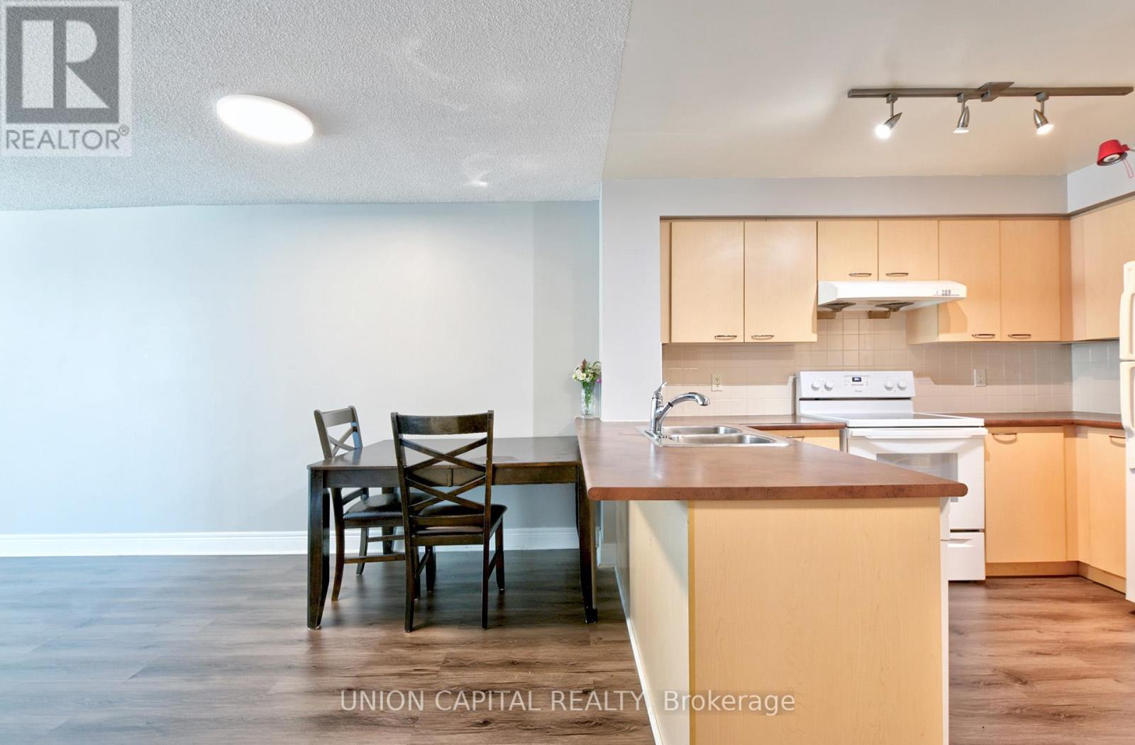 717 - 62 Suncrest Boulevard, Markham, Ontario  L3T 7Y6 - Photo 4 - N12084419