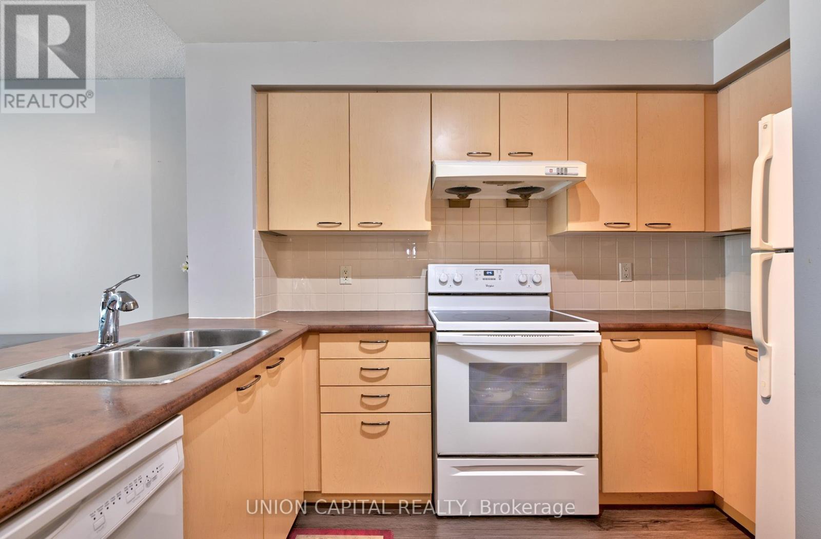 717 - 62 Suncrest Boulevard, Markham, Ontario  L3T 7Y6 - Photo 5 - N12084419