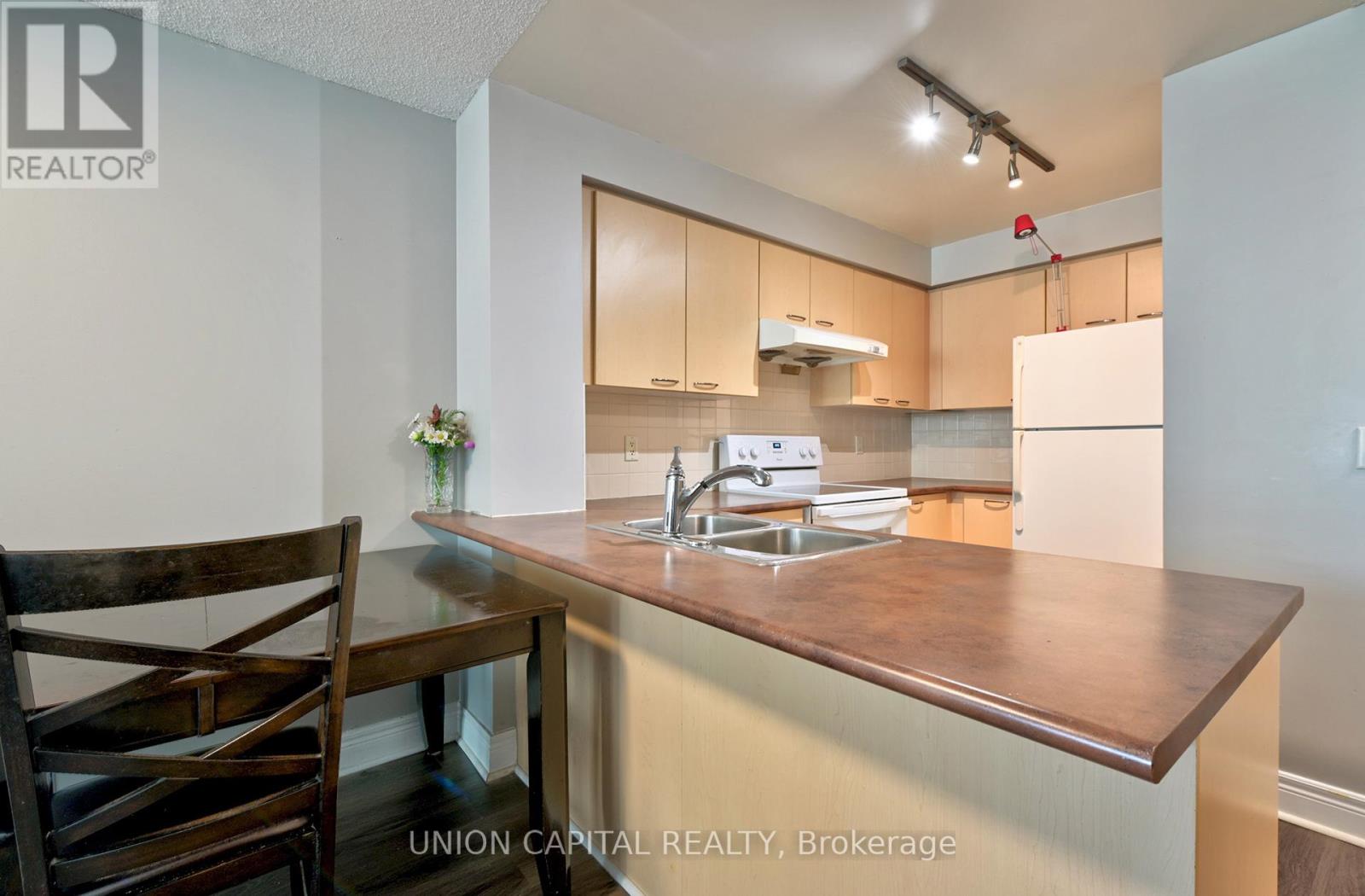 717 - 62 Suncrest Boulevard, Markham, Ontario  L3T 7Y6 - Photo 7 - N12084419