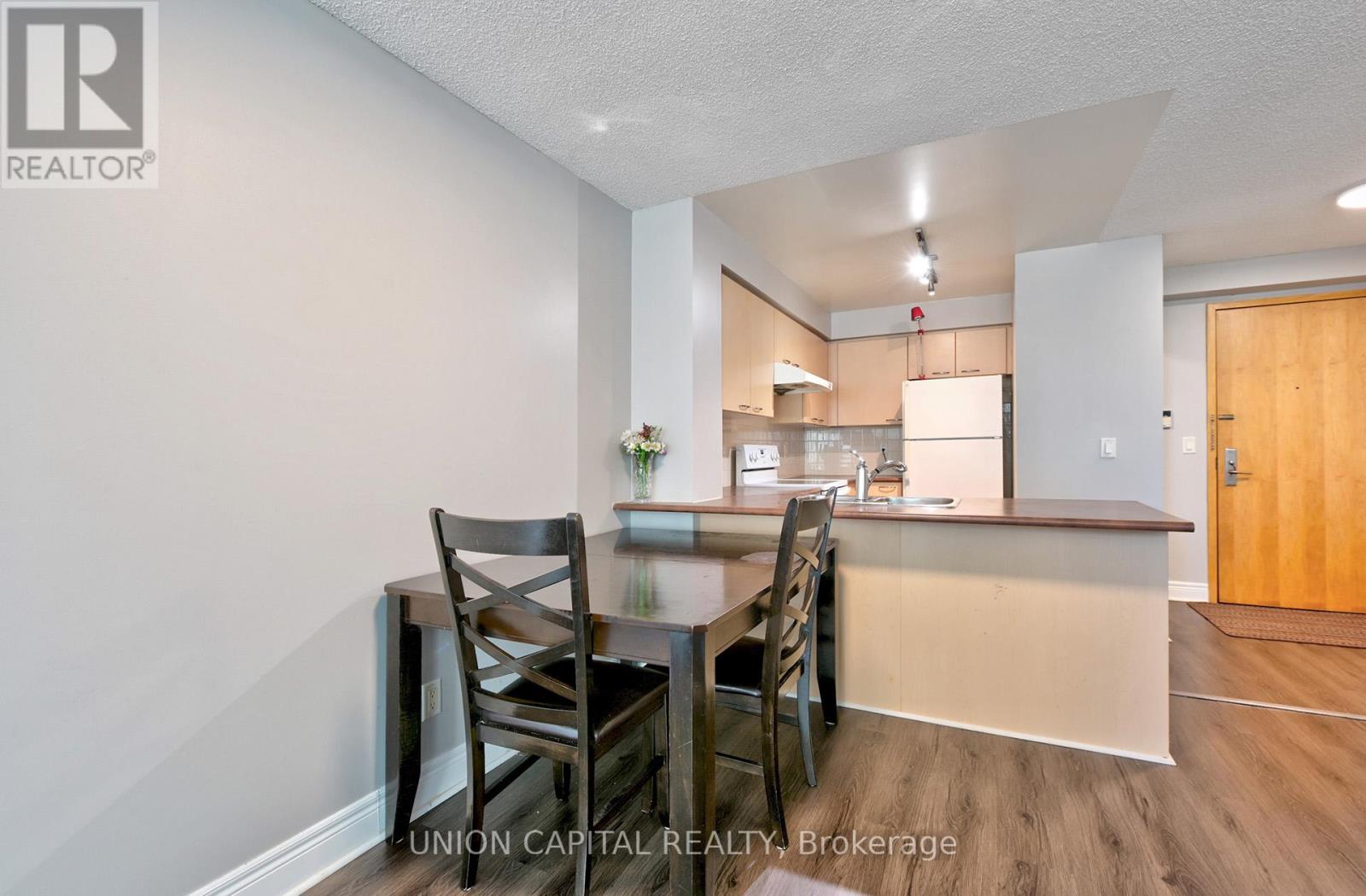 717 - 62 Suncrest Boulevard, Markham, Ontario  L3T 7Y6 - Photo 8 - N12084419
