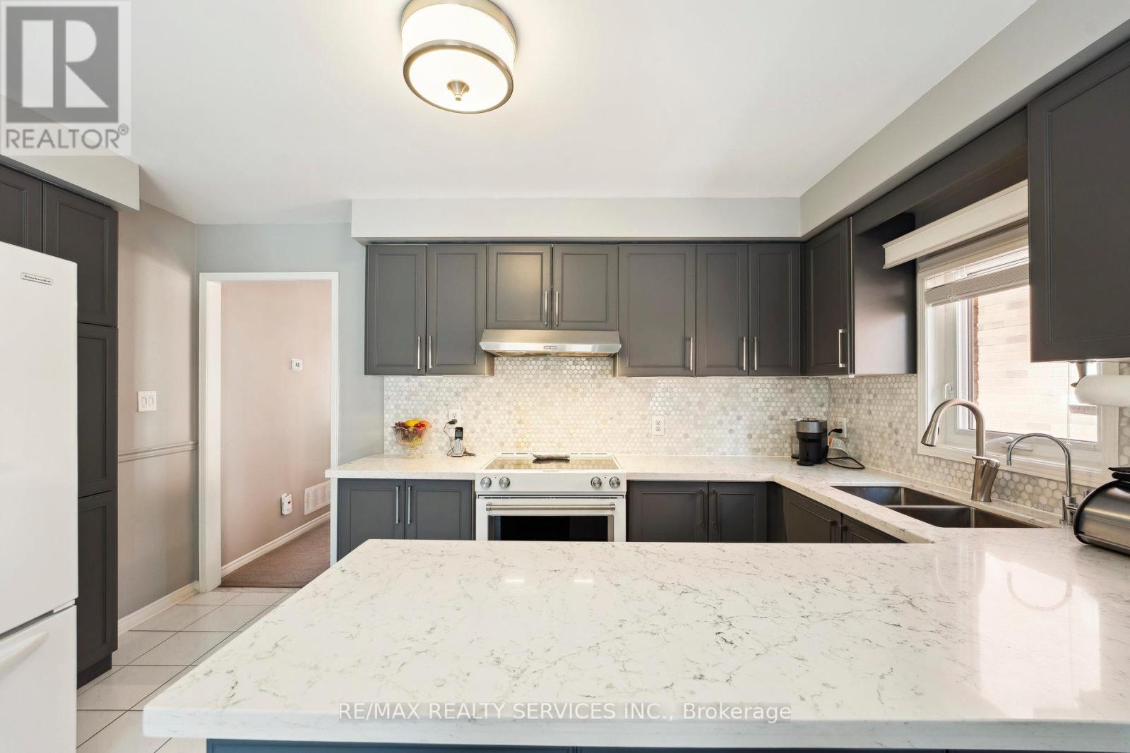 52 Buffridge Trail, Brampton, Ontario  L7A 1H8 - Photo 16 - W12067056