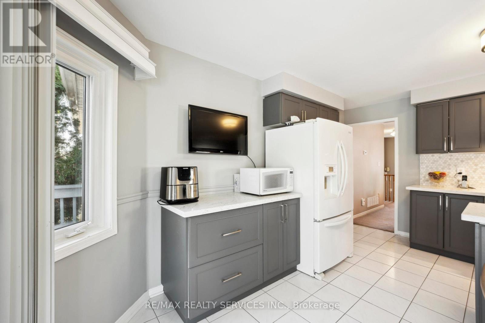 52 Buffridge Trail, Brampton, Ontario  L7A 1H8 - Photo 19 - W12067056