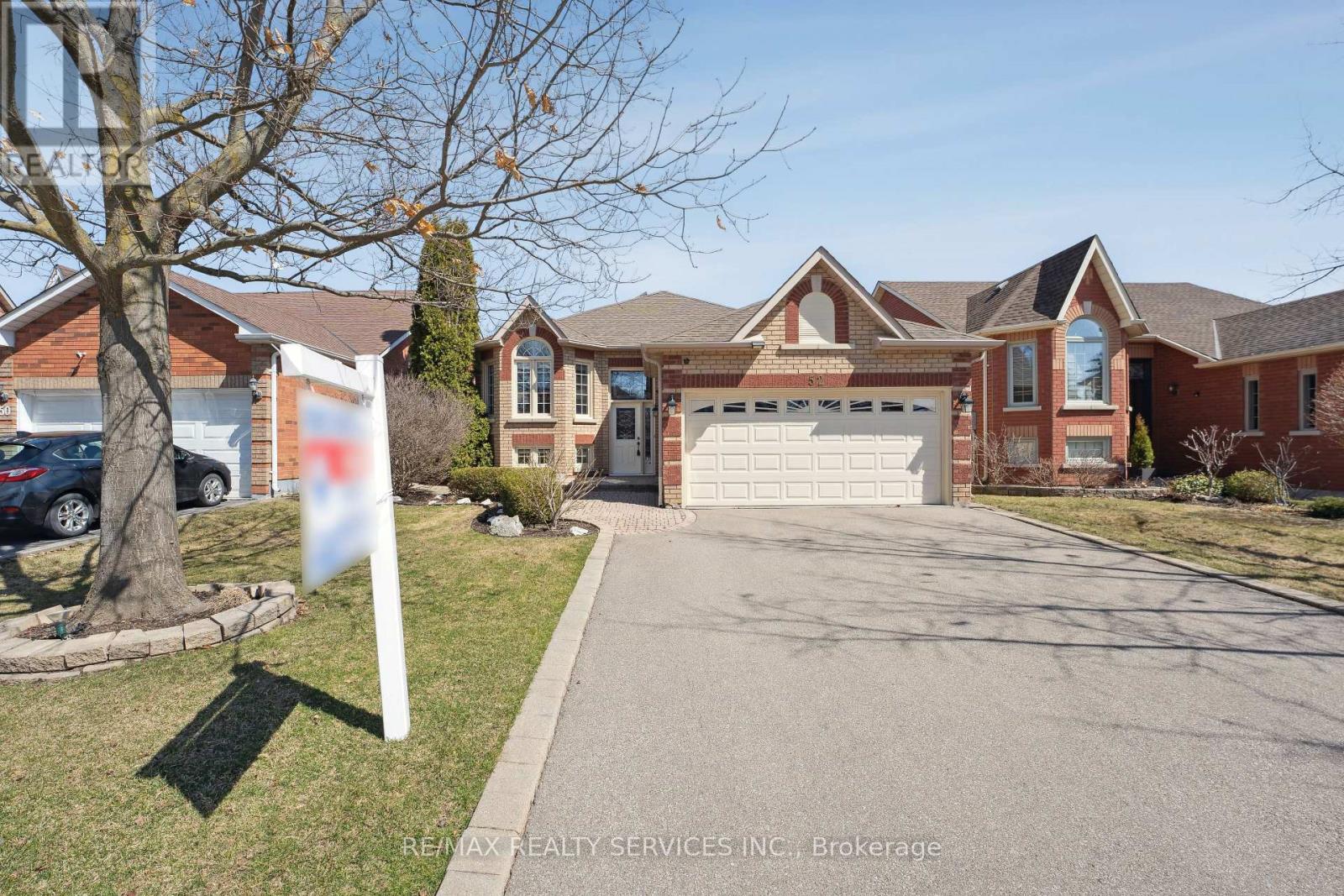 52 Buffridge Trail, Brampton, Ontario  L7A 1H8 - Photo 2 - W12067056