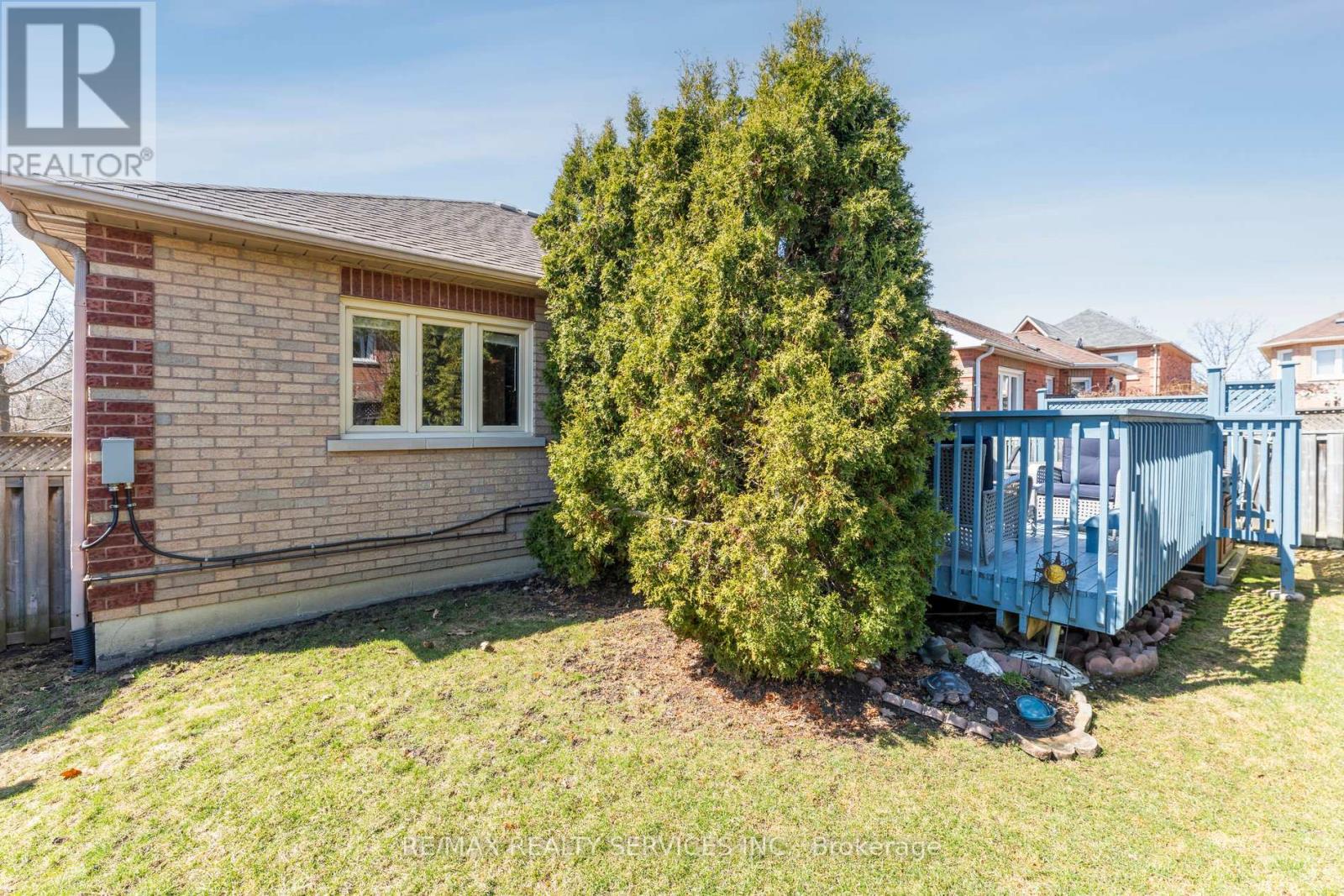 52 Buffridge Trail, Brampton, Ontario  L7A 1H8 - Photo 43 - W12067056
