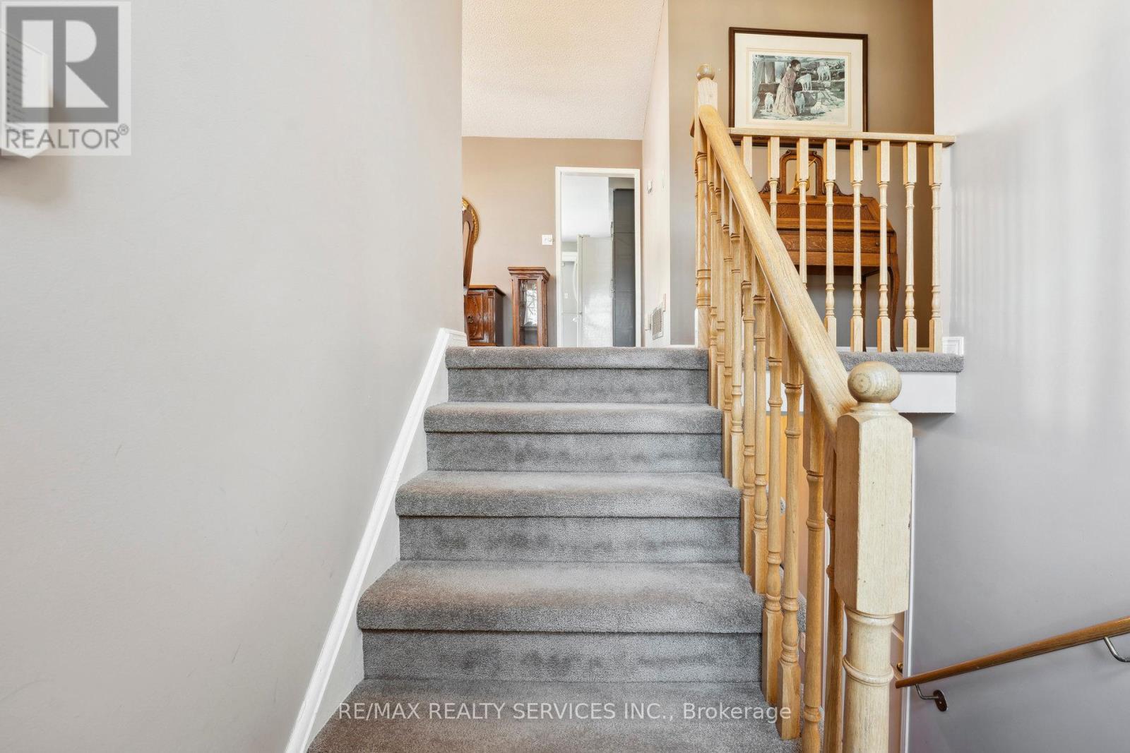 52 Buffridge Trail, Brampton, Ontario  L7A 1H8 - Photo 5 - W12067056