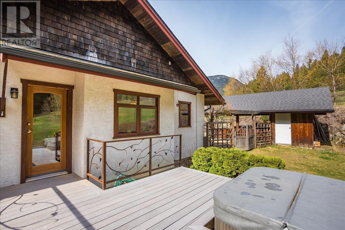 3092 Poohachoff Road, Slocan Park, British Columbia  V0G 2E0 - Photo 7 - 10342798