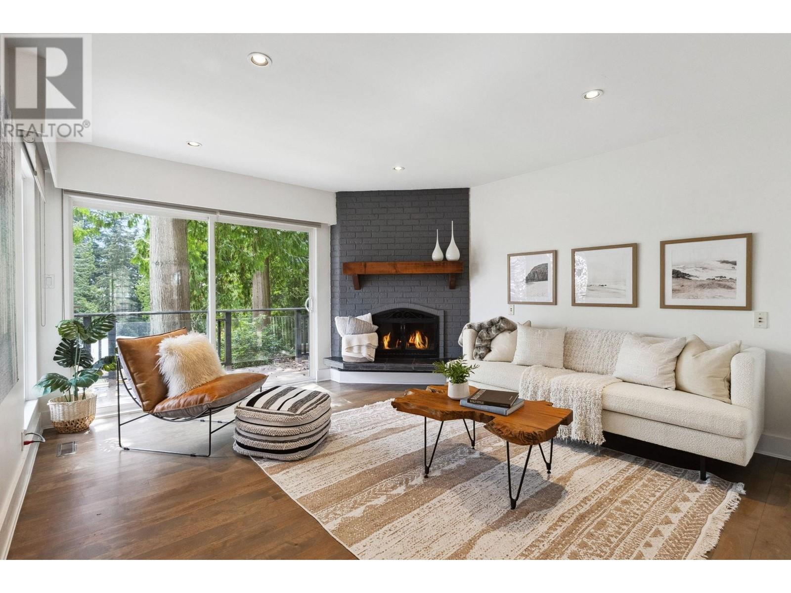Property at 993 CHAMBERLAIN DRIVE image 1