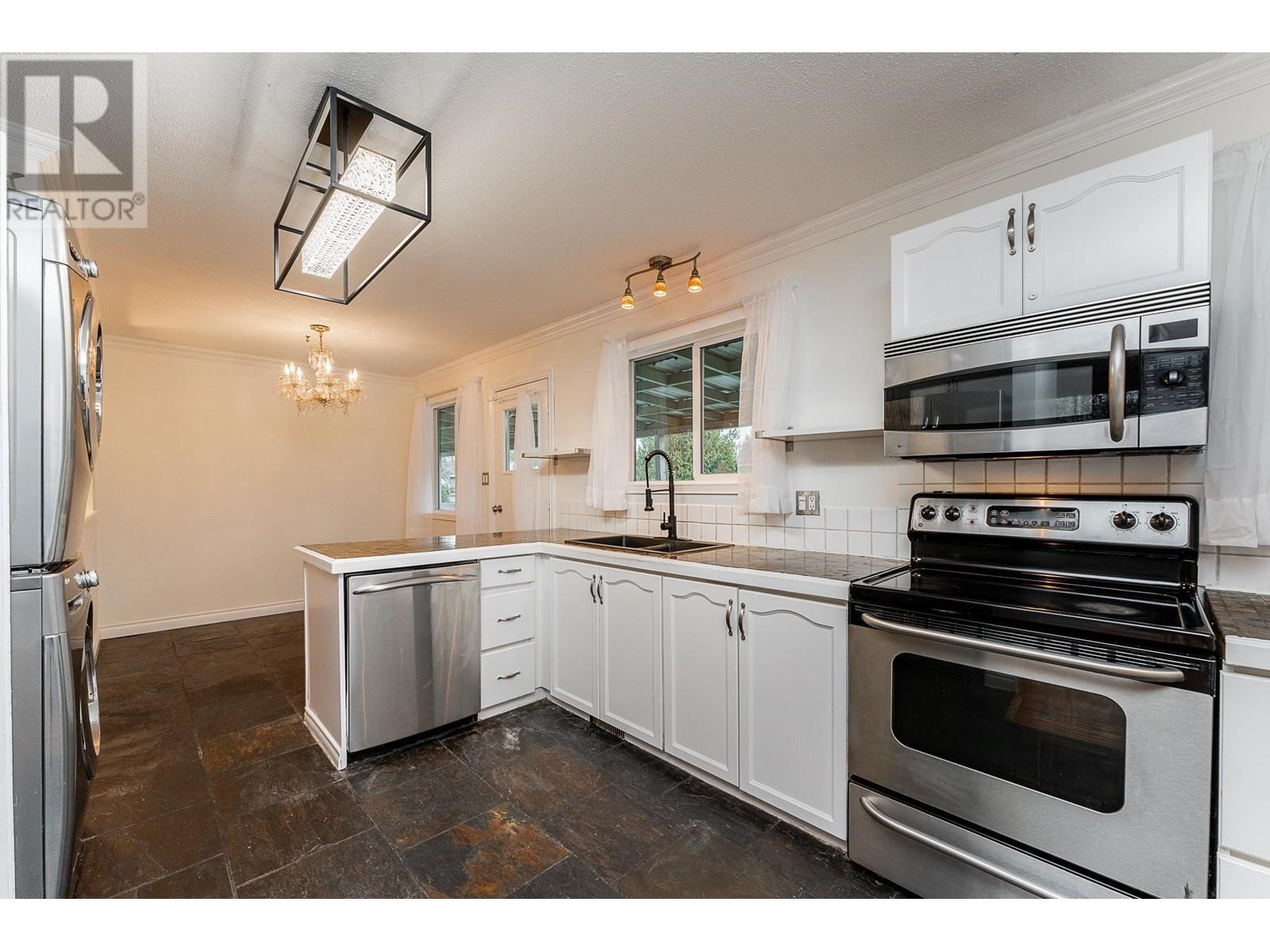 3971 Hamilton Street, Port Coquitlam, British Columbia  V3B 3A8 - Photo 10 - R2990641