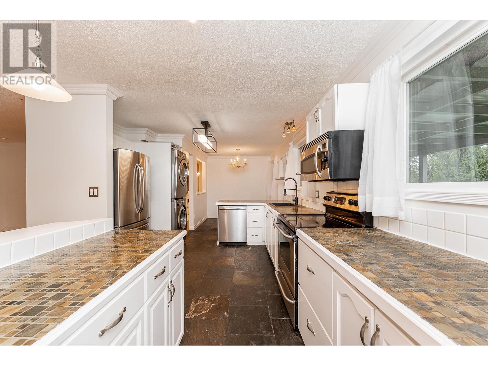 3971 Hamilton Street, Port Coquitlam, British Columbia  V3B 3A8 - Photo 12 - R2990641