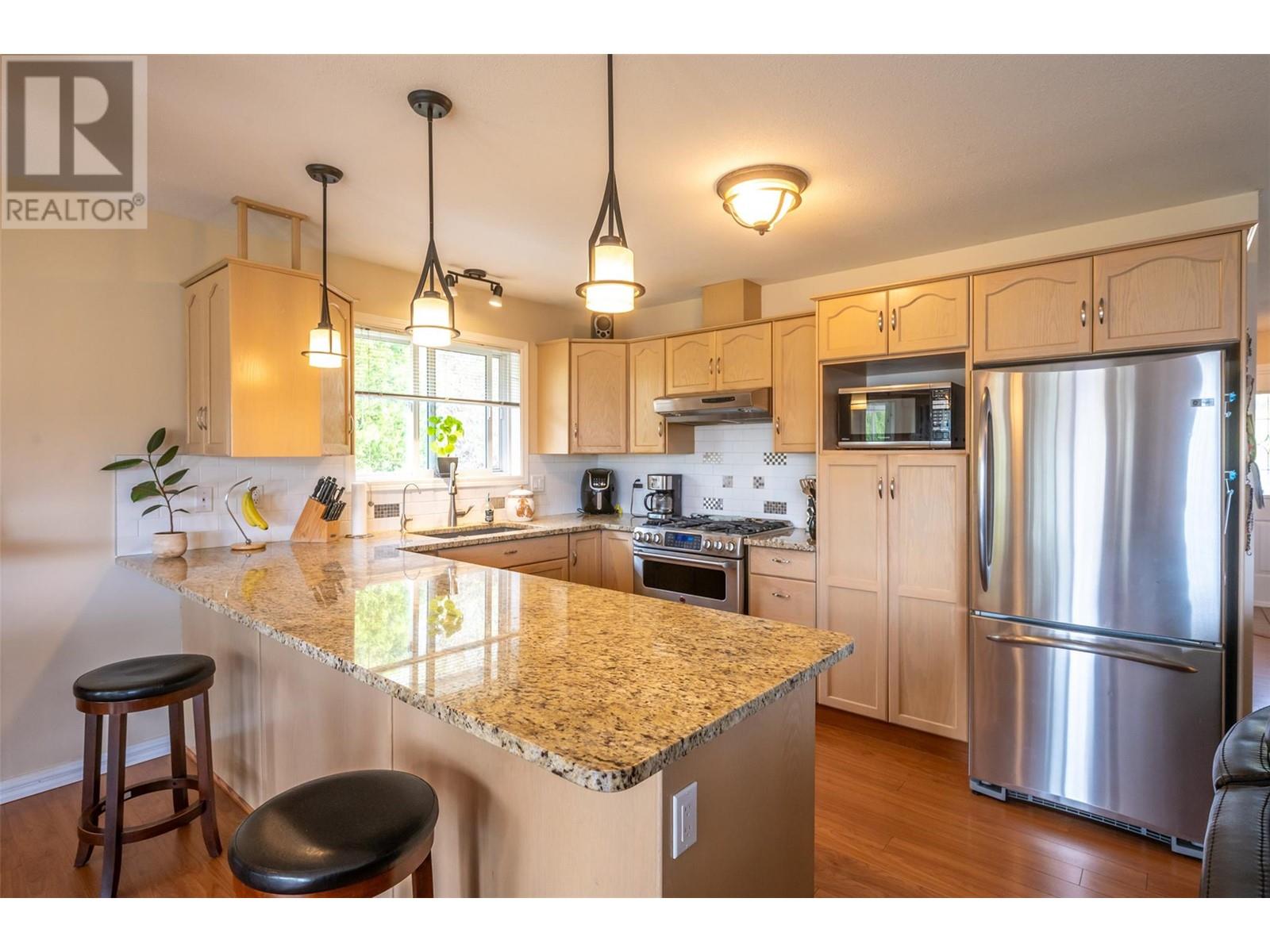 Property at 3 Spruce Court image 4