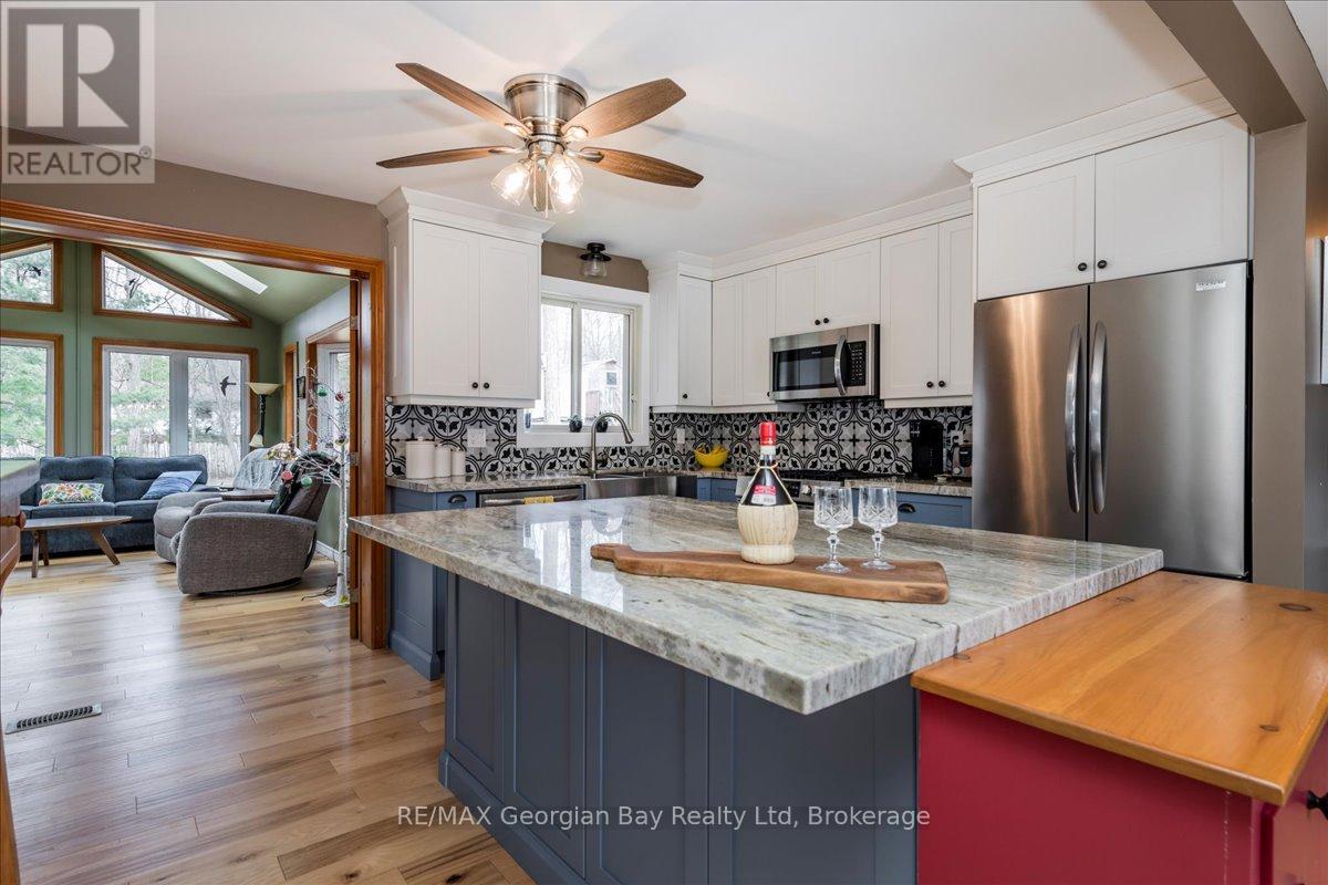 16 Mundy Avenue, Tiny, Ontario  L9M 0B5 - Photo 15 - S12082152