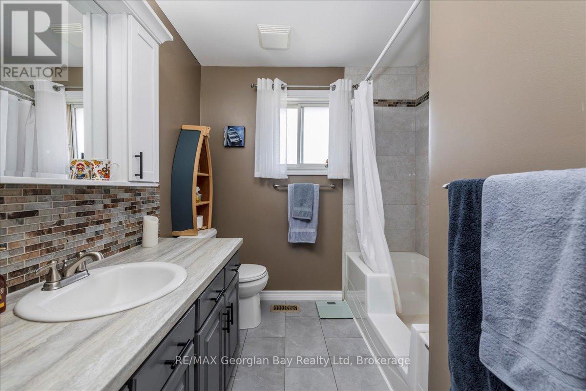 16 Mundy Avenue, Tiny, Ontario  L9M 0B5 - Photo 21 - S12082152
