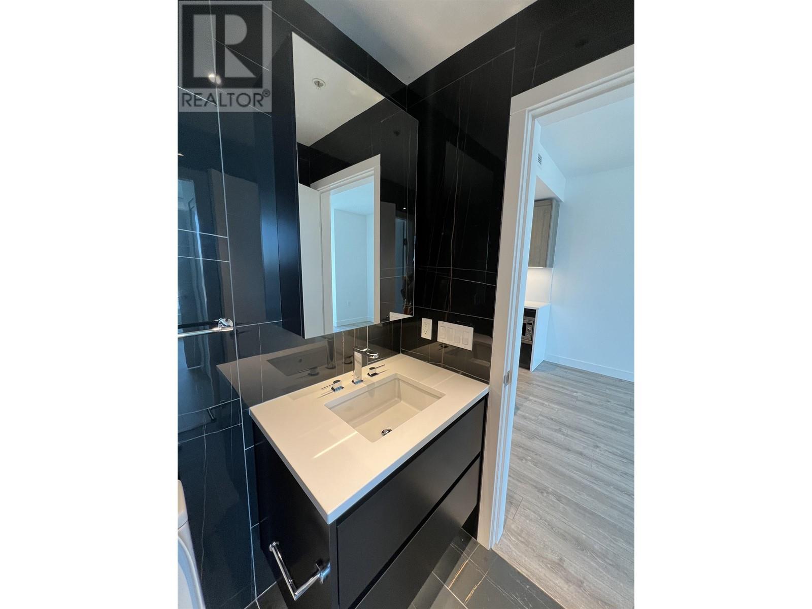 Listing Picture 12 of 27 : 1306 6328 NO. 3 ROAD, Richmond / 烈治文 - 魯藝地產 Yvonne Lu Group - MLS Medallion Club Member