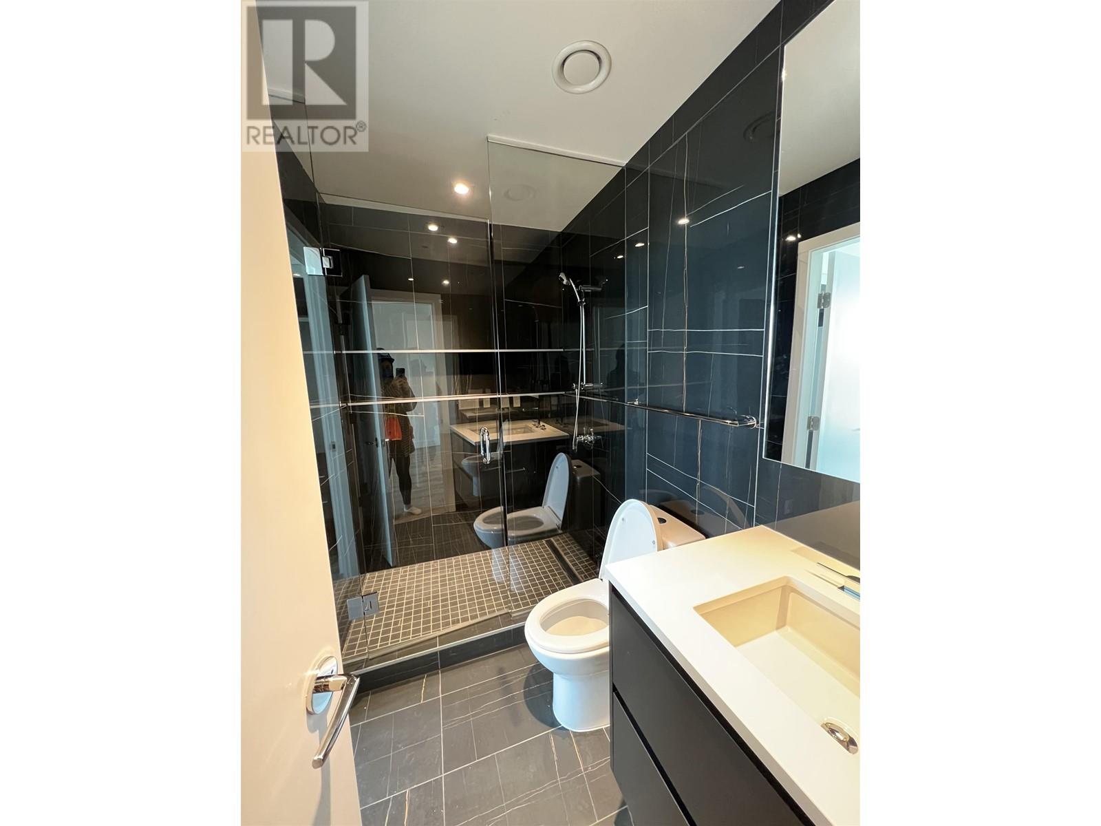 Listing Picture 13 of 27 : 1306 6328 NO. 3 ROAD, Richmond / 烈治文 - 魯藝地產 Yvonne Lu Group - MLS Medallion Club Member