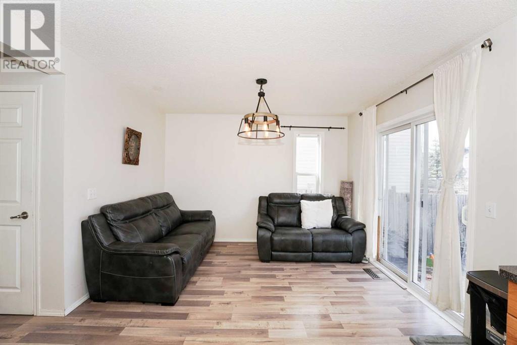 Property at 34 Evansmeade Close NW image 4