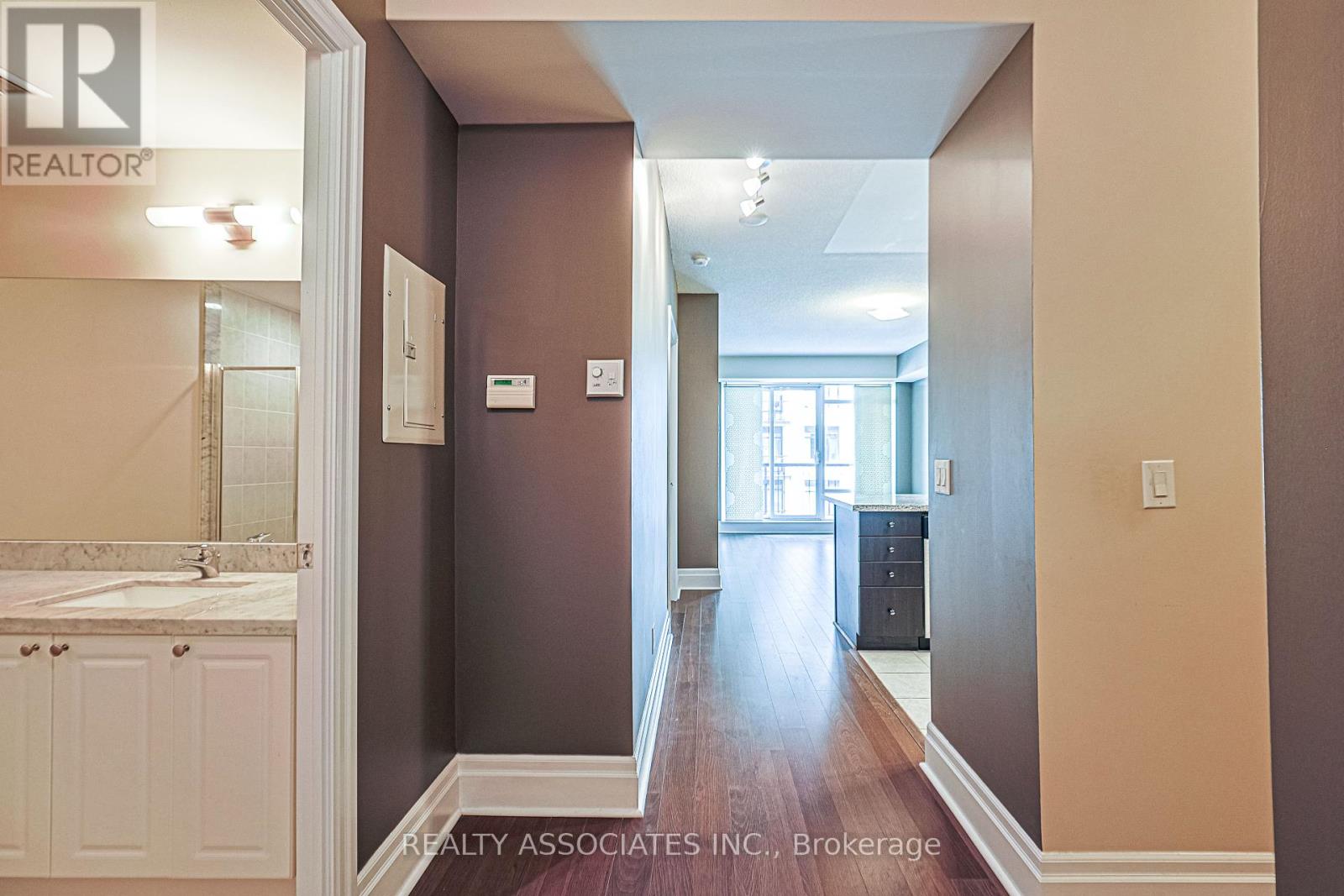 706 - 131 Upper Duke Crescent, Markham, Ontario  L6G 0C9 - Photo 3 - N12084552
