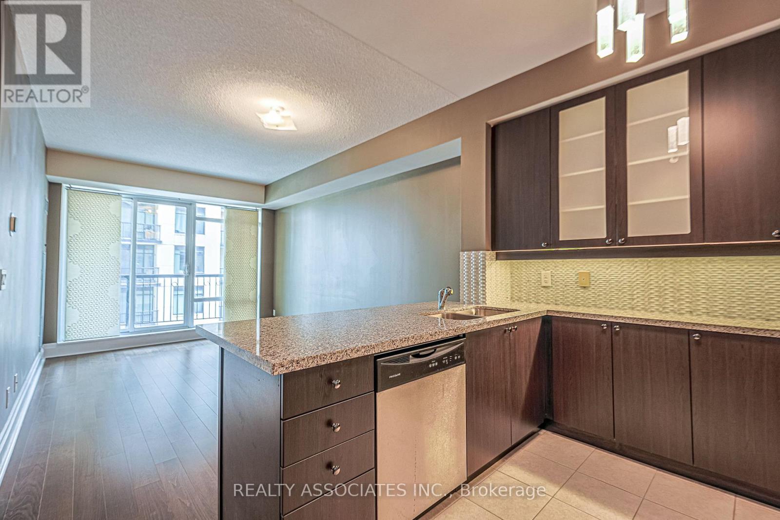 706 - 131 Upper Duke Crescent, Markham, Ontario  L6G 0C9 - Photo 5 - N12084552