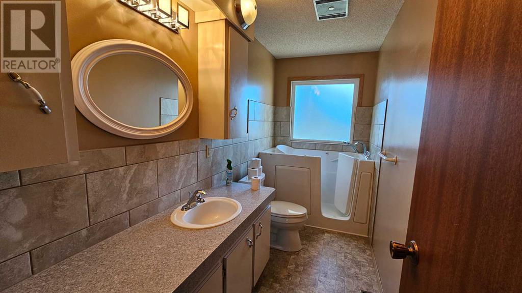 108 1 Avenue Ne, Milk River, Alberta  T0K 1M0 - Photo 13 - A2212045