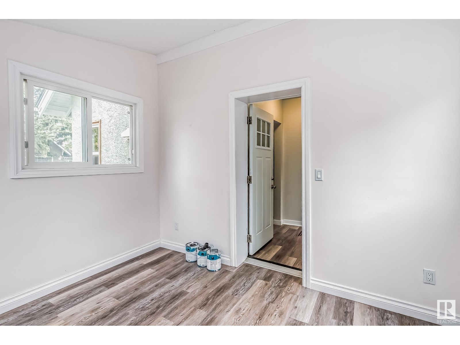 Property at 11164 97 ST NW image 4