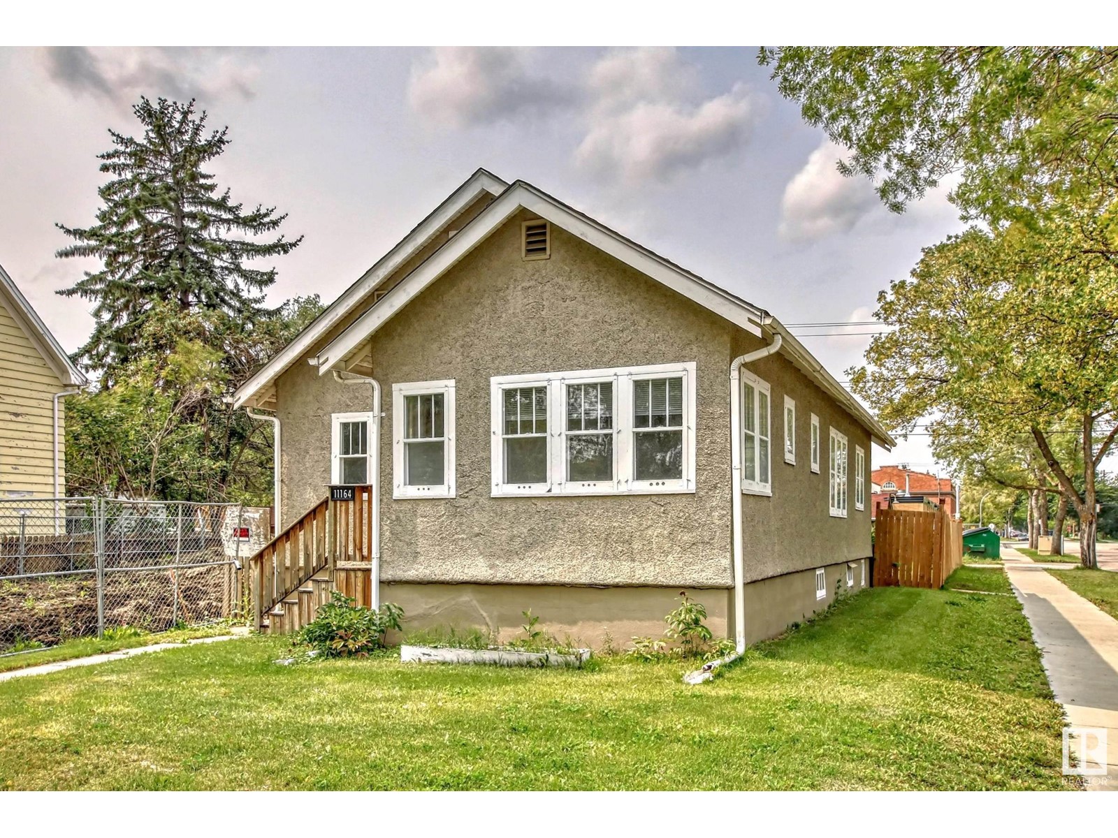 Property at 11164 97 ST NW image 2