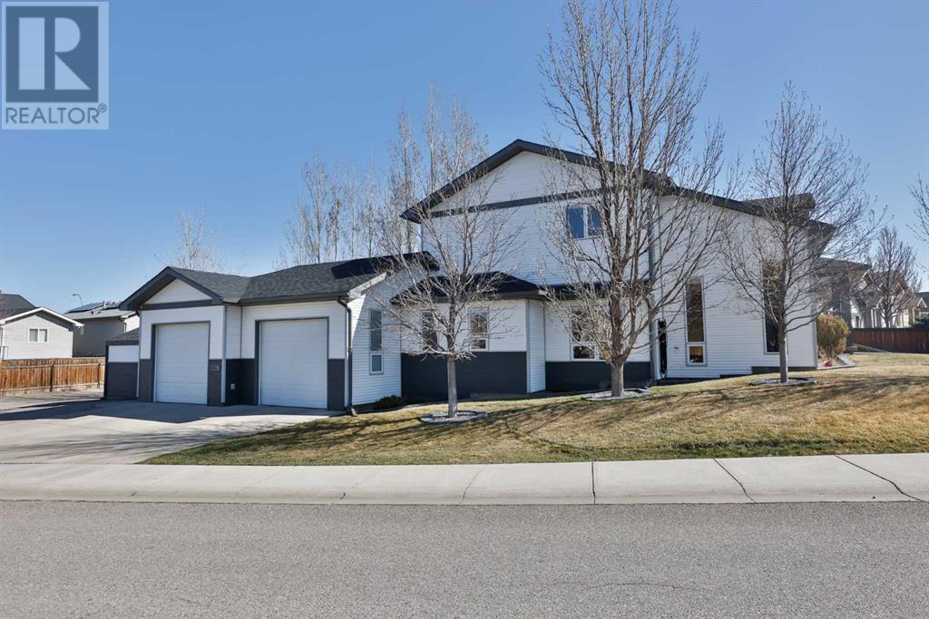 Property at 228 Tartan Circle W image 2