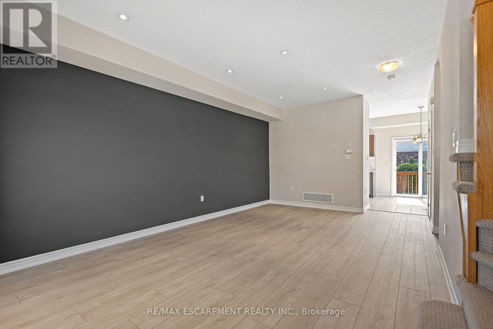 Property at 44 - 8 LAKELAWN ROAD image 4
