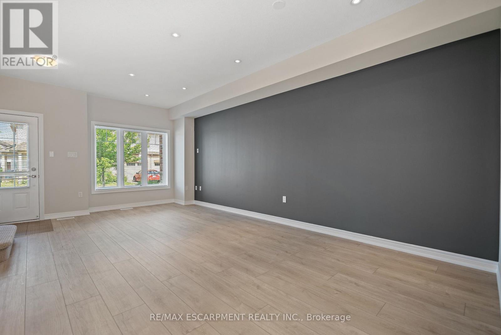 Property at 44 - 8 LAKELAWN ROAD image 5