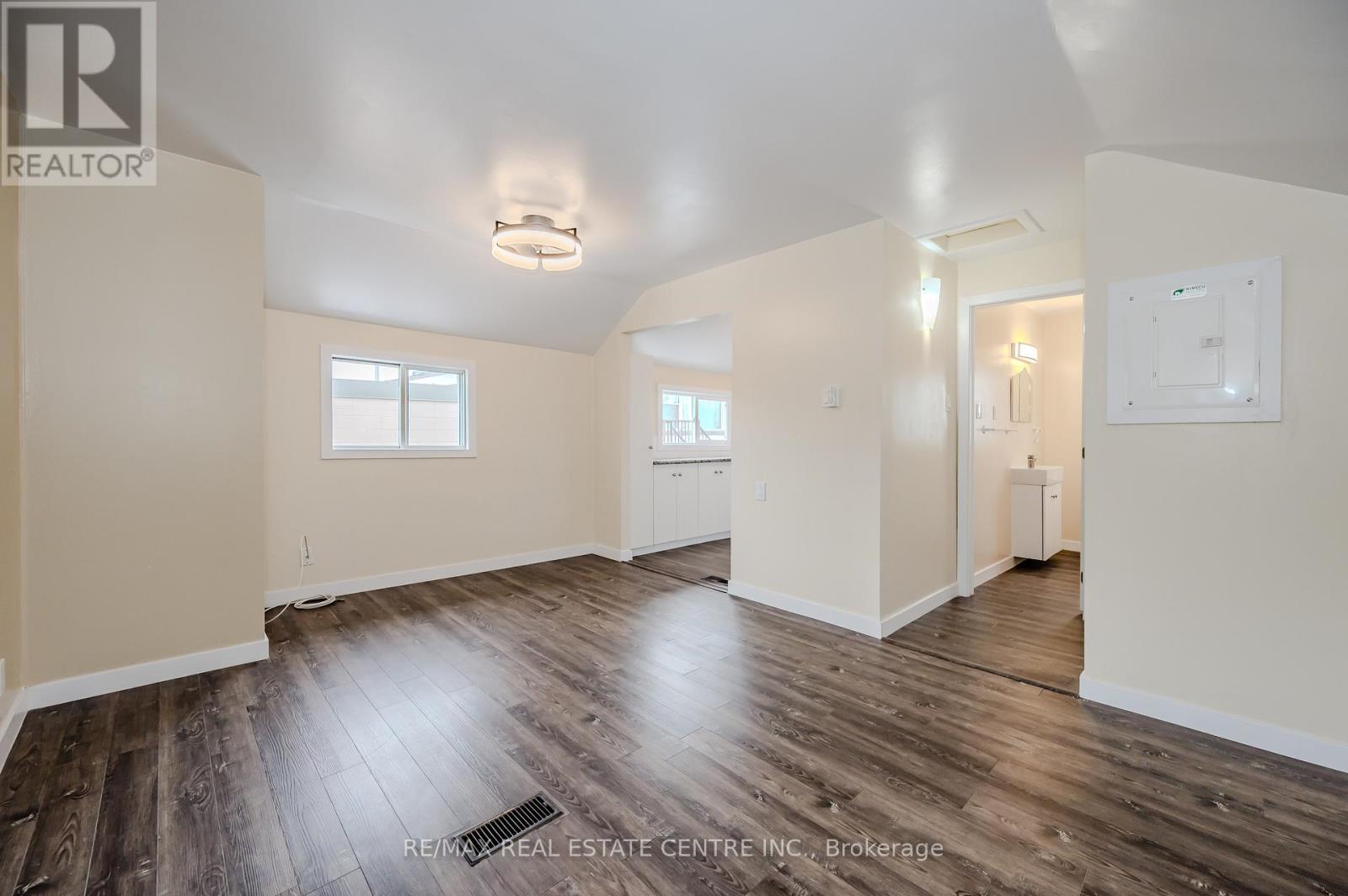 73 Albany Avenue, Hamilton, Ontario  L8H 2H4 - Photo 14 - X12084558