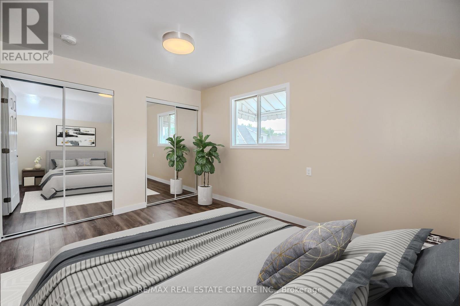 73 Albany Avenue, Hamilton, Ontario  L8H 2H4 - Photo 2 - X12084558
