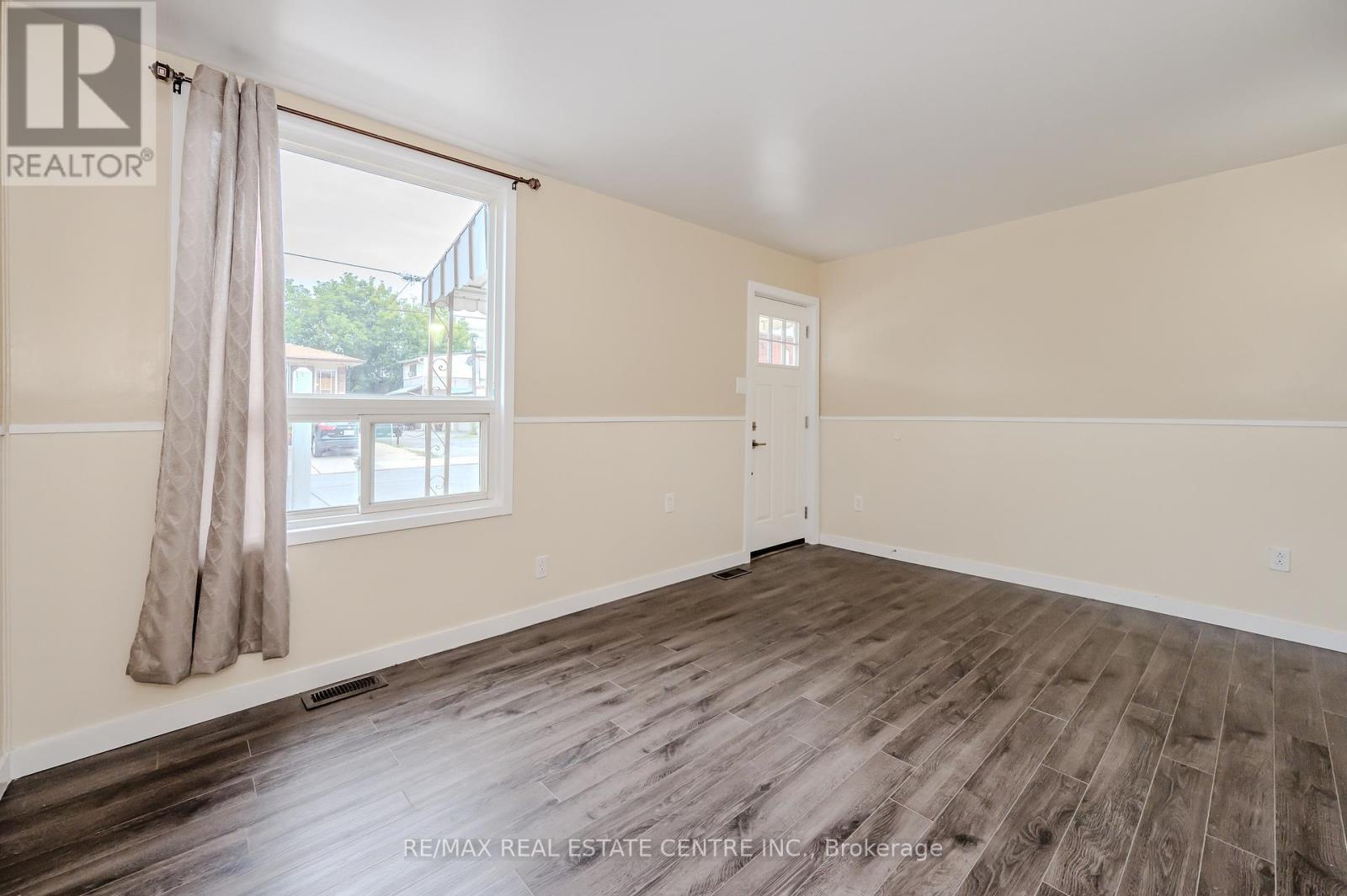 73 Albany Avenue, Hamilton, Ontario  L8H 2H4 - Photo 8 - X12084558
