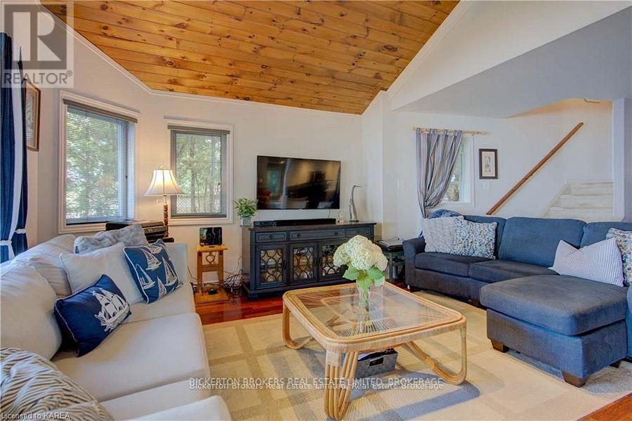 13 Sturtivans Lane, Front Of Leeds & Seeleys Bay, Ontario  K7G 2V4 - Photo 15 - X12084579