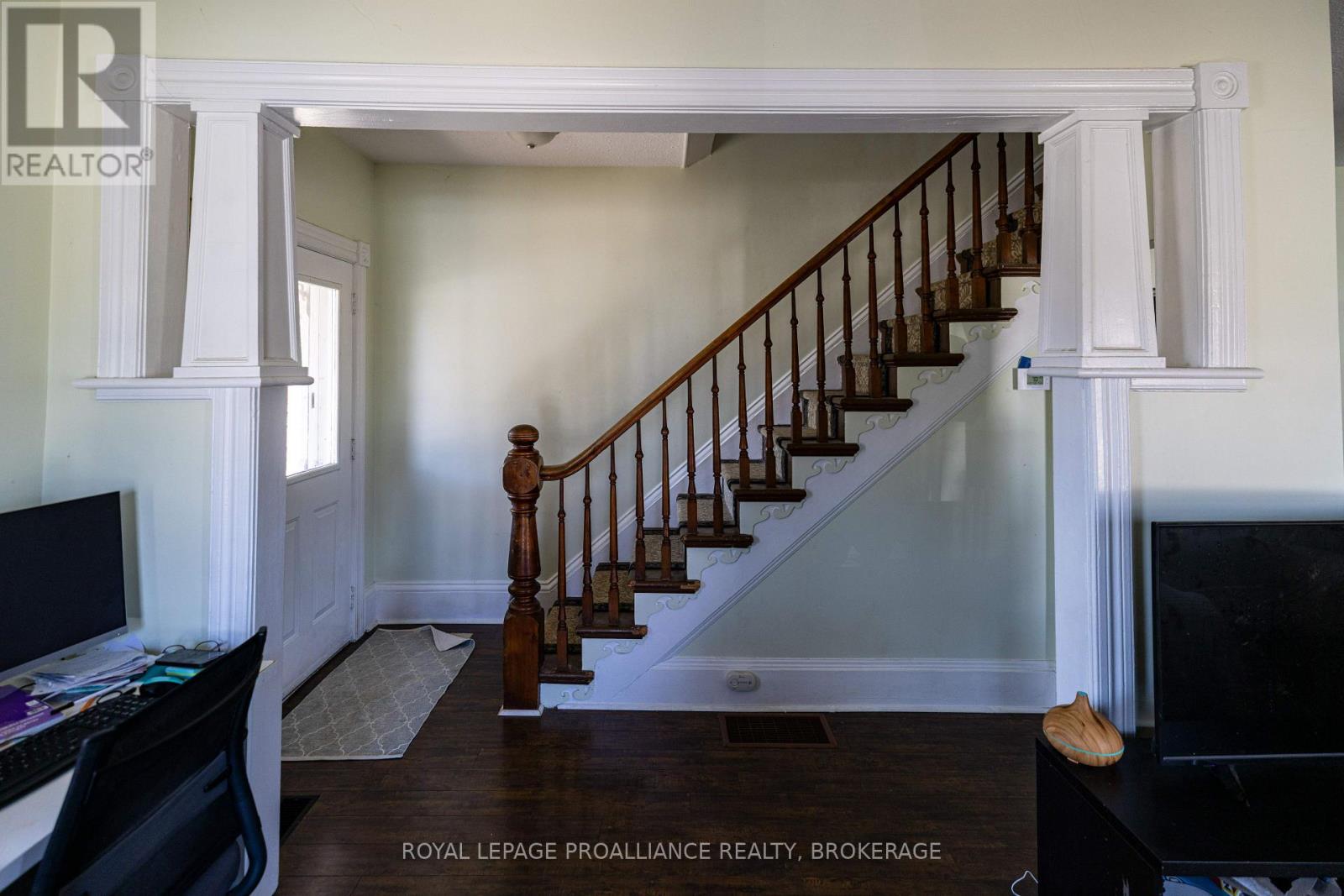 24 Perth Street, Rideau Lakes, Ontario  K0G 1V0 - Photo 8 - X12084628