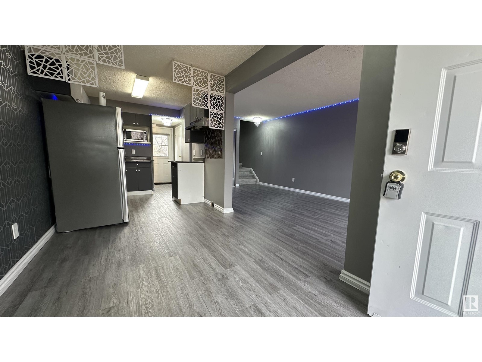 Property at 1552 MILL WOODS E NW image 1