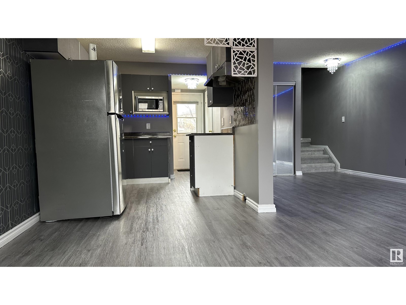 Property at 1552 MILL WOODS E NW image 2